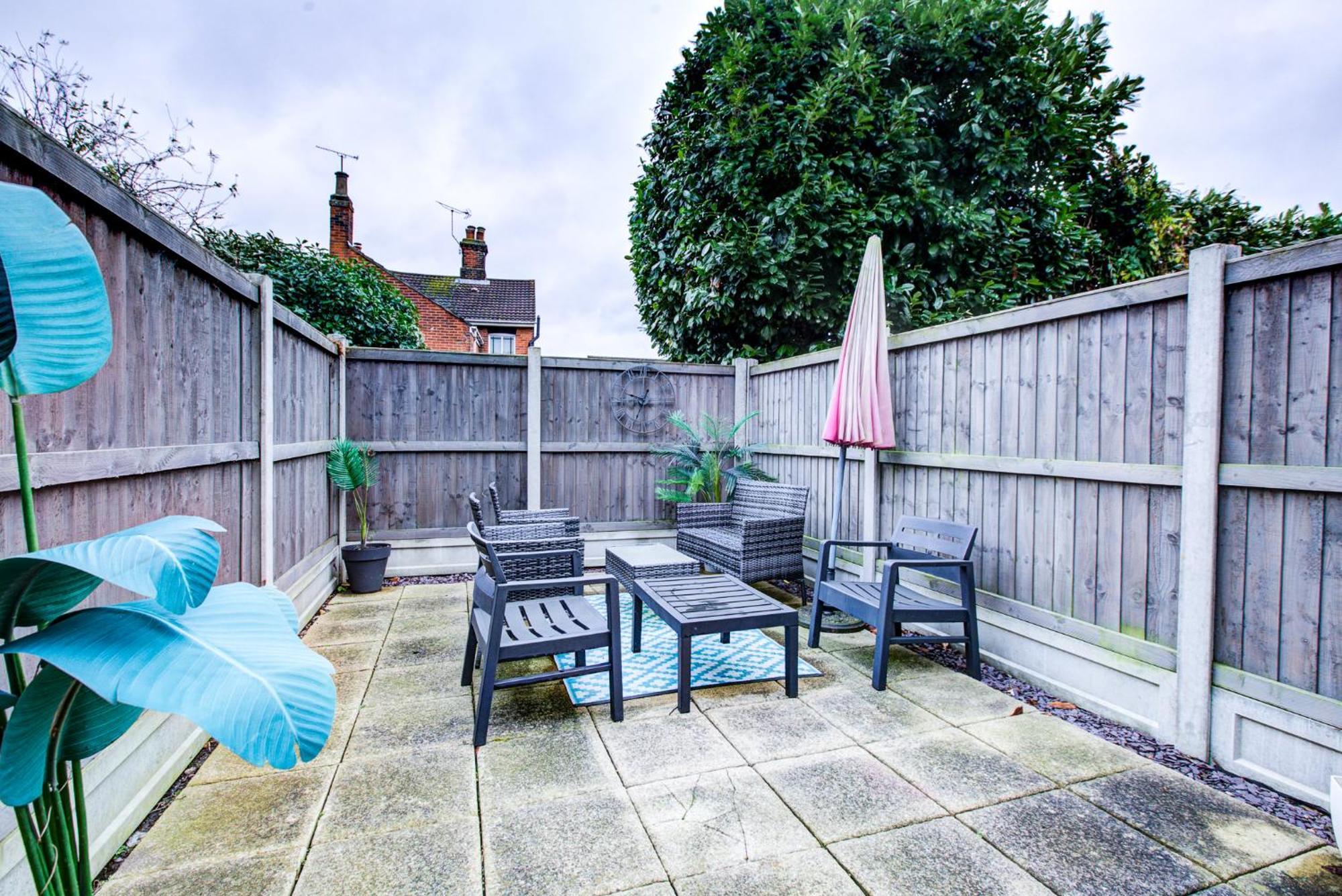Number 11: Central Colchester Cottage with Office & Garden Exterior photo